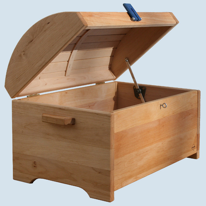 Schoellner - wooden treasure chest for kids